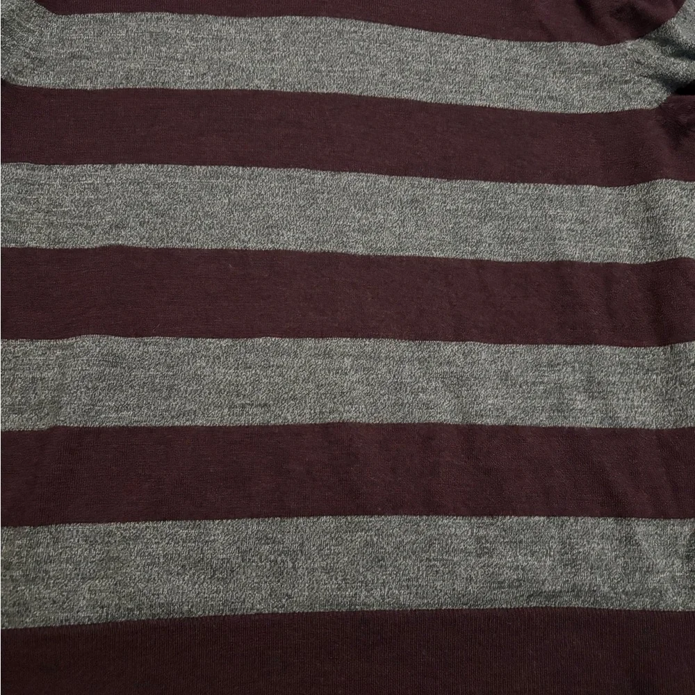 GAP Men's Maroon and Gray Striped Crewneck Sweater